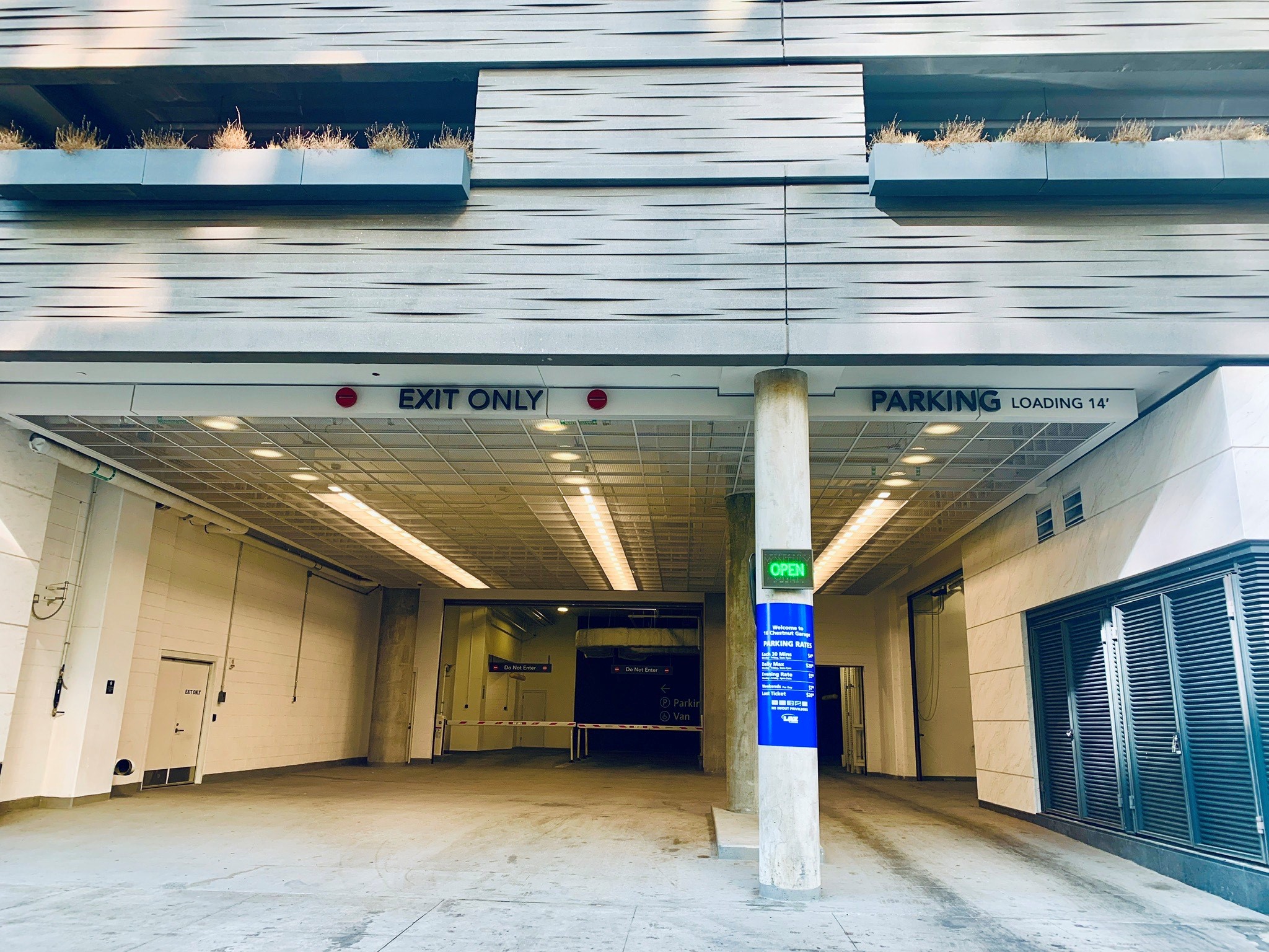 Reserve Cheap Parking for 16 Chestnut Garage Cheap Parking Rates