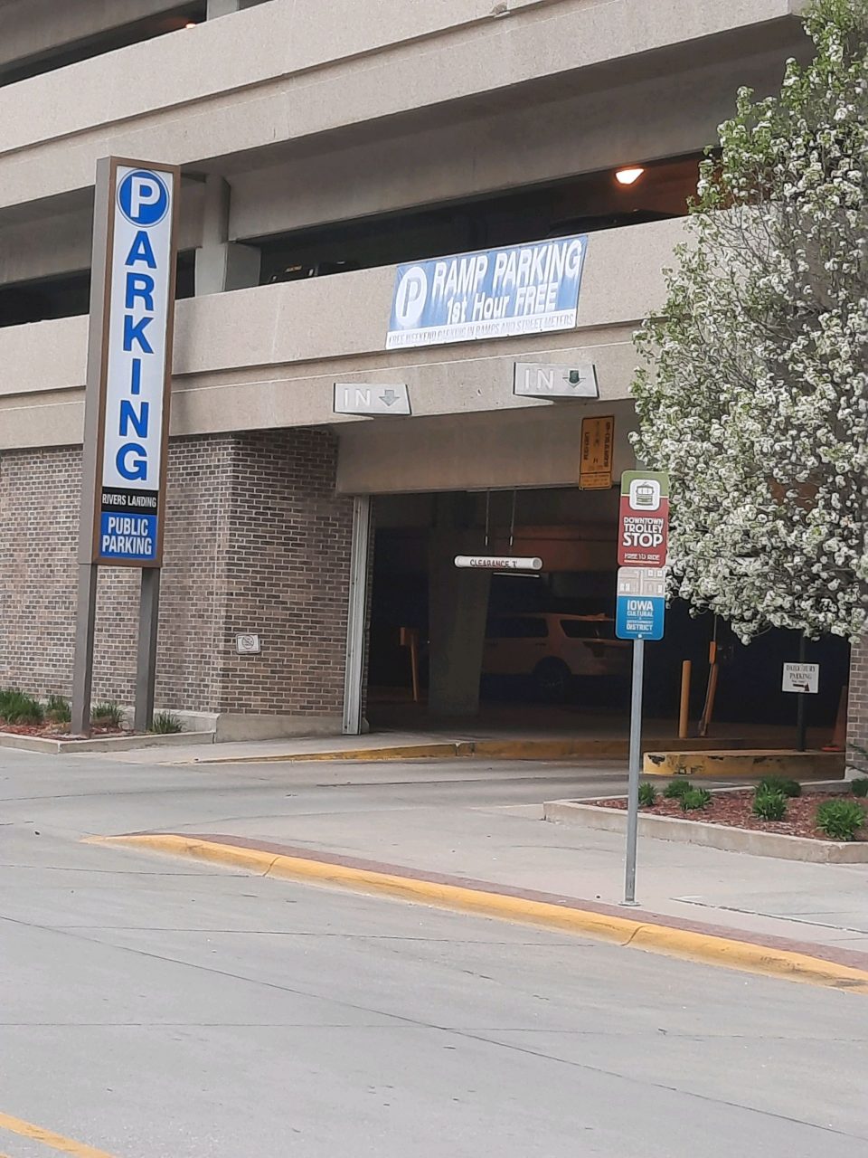 Parking for Rivers Landing Ramp ParkChirp Visit now to learn more!