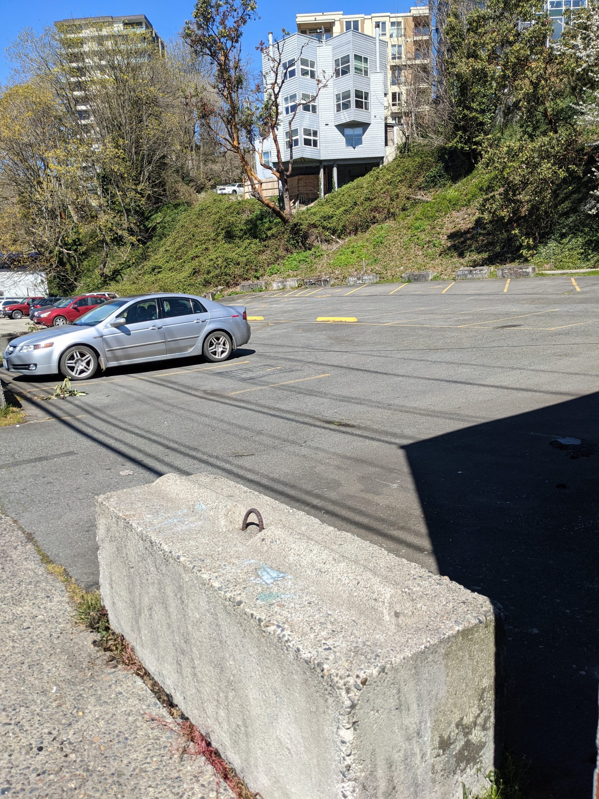 Parking for 410 Elliott Avenue Seattle, Washington ParkChirp