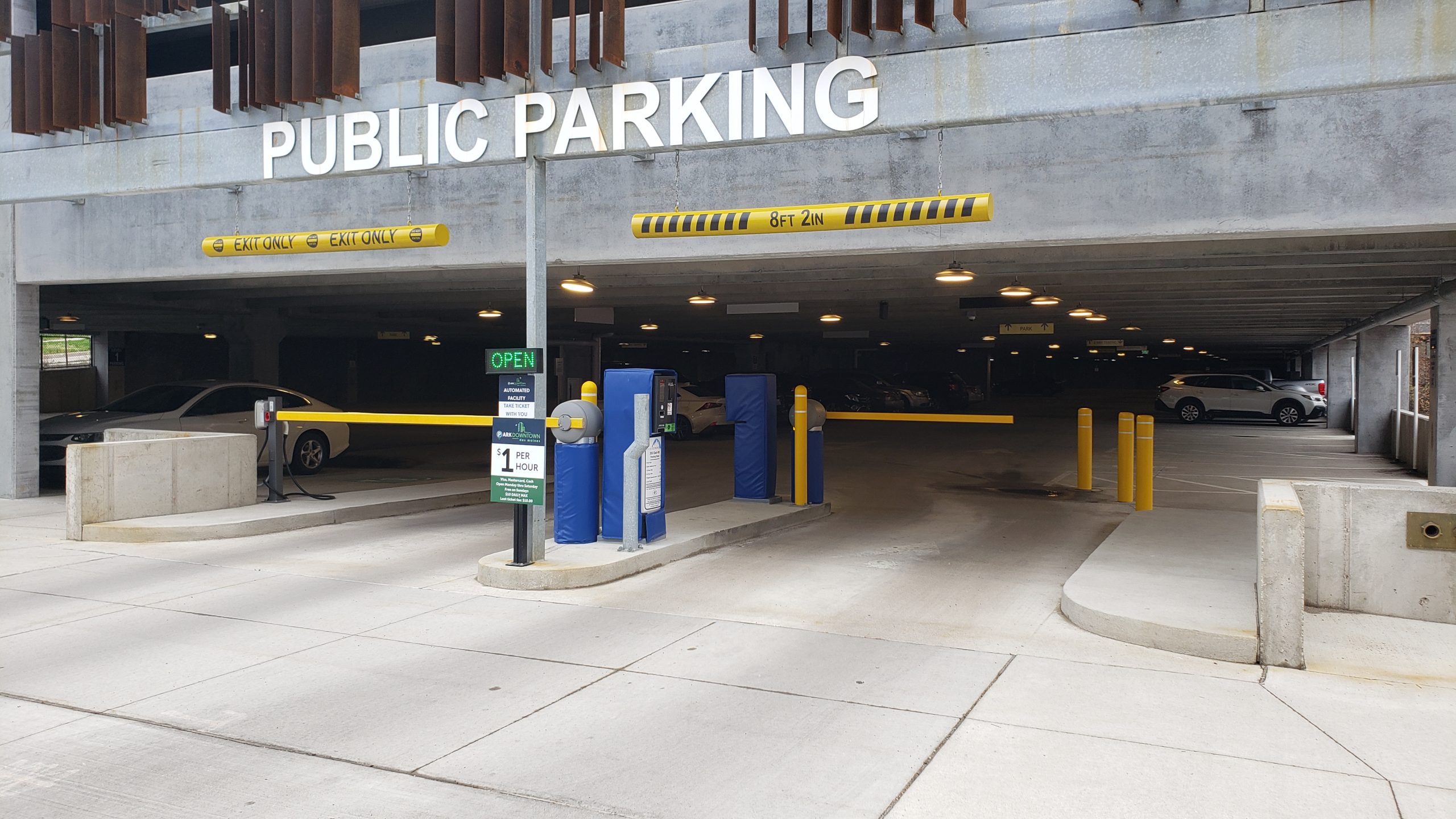 Parking for 555 E 4th Garage ParkChirp Visit now to learn more!