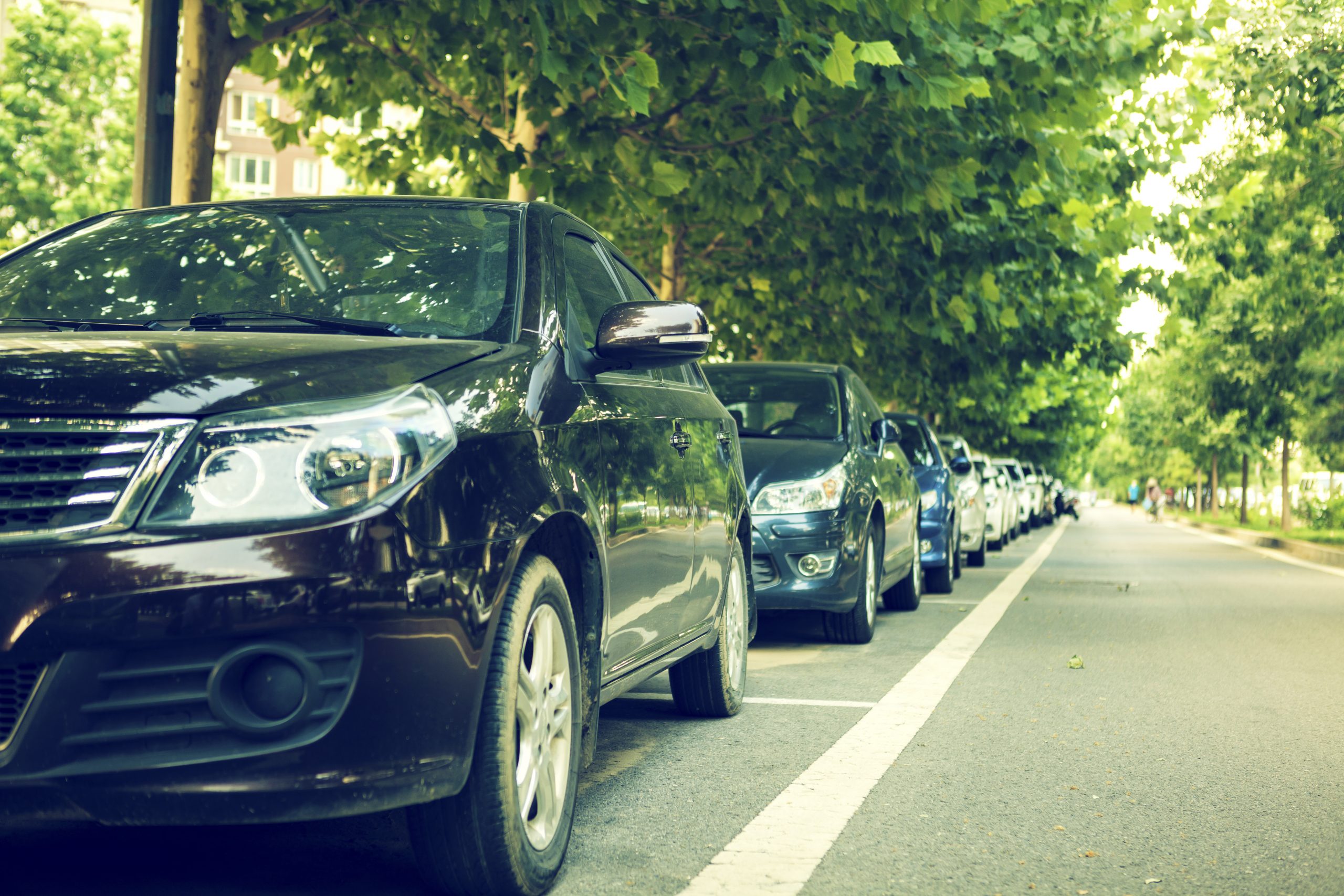 This Is How to Park a Car Between Two Other Vehicles